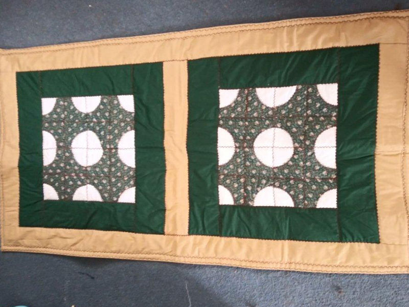 #1032  Table Runner  Snowball