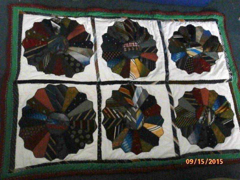 #928  Neck tie Dresden Plate
